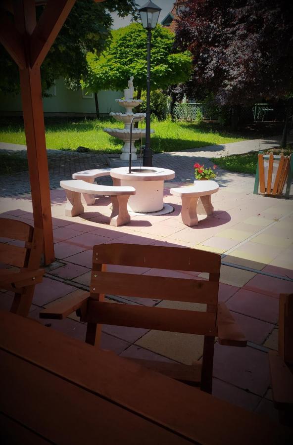 Bacchus Panzio Bed & Breakfast Eger Exterior photo