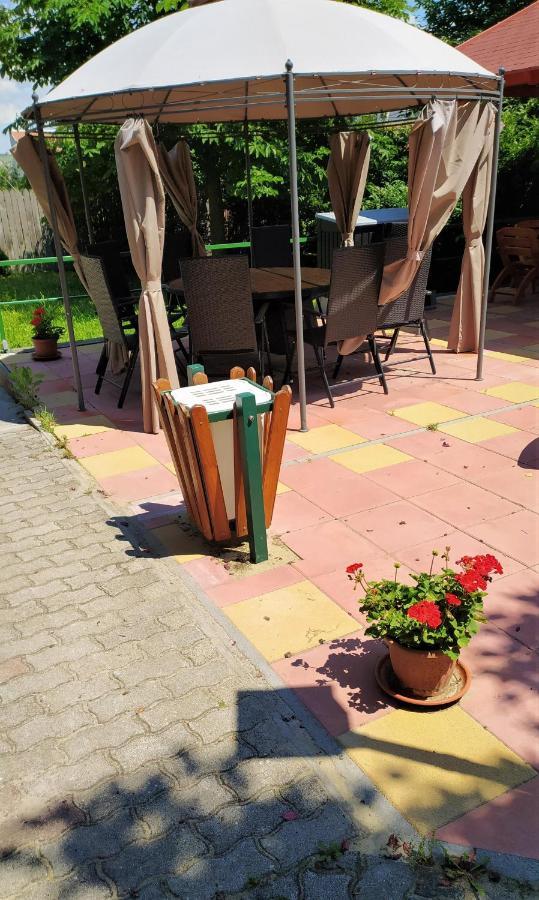 Bacchus Panzio Bed & Breakfast Eger Exterior photo