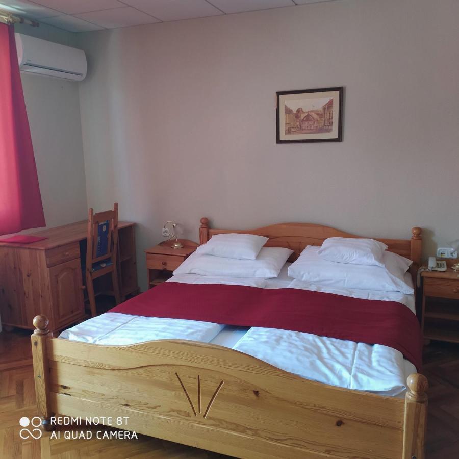 Bacchus Panzio Bed & Breakfast Eger Exterior photo
