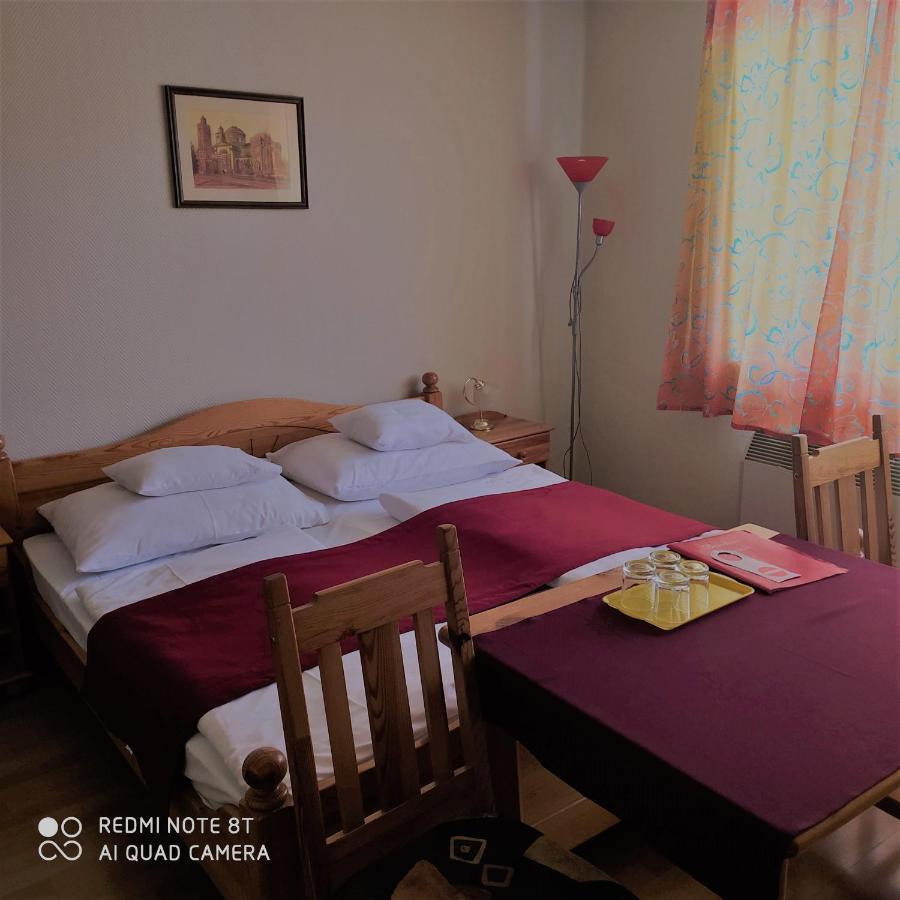 Bacchus Panzio Bed & Breakfast Eger Exterior photo
