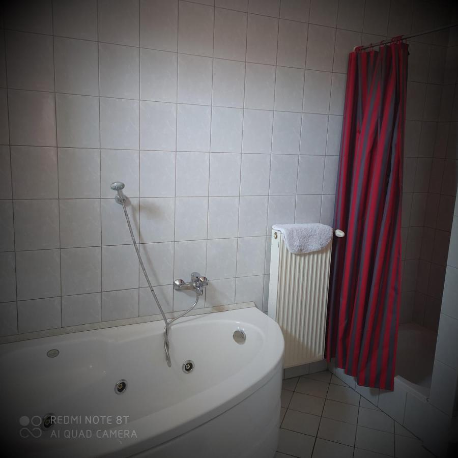 Bacchus Panzio Bed & Breakfast Eger Exterior photo