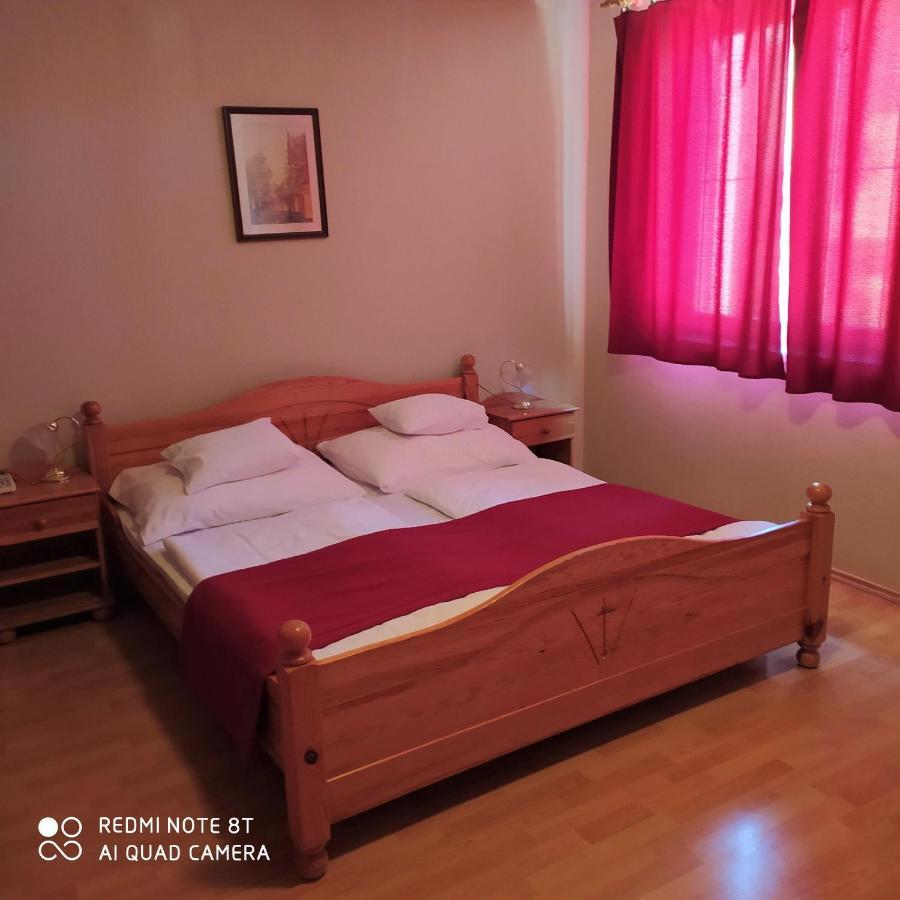 Bacchus Panzio Bed & Breakfast Eger Exterior photo